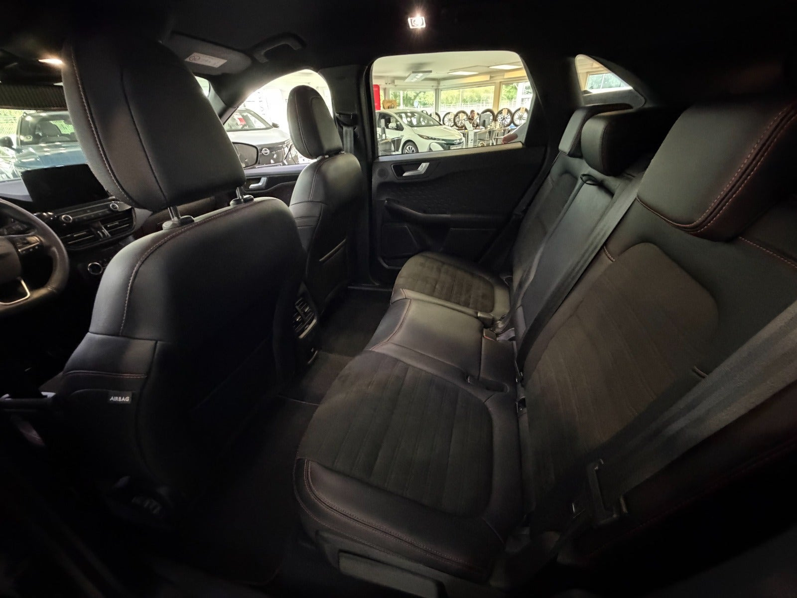 Sort Ford Kuga fra 2020