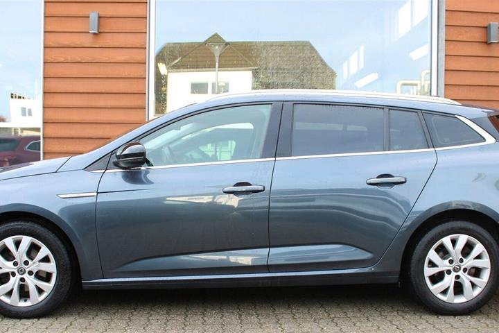 Grå Renault Megane IV fra 2019