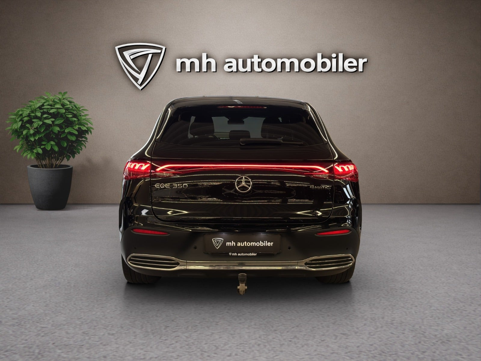 Sort Mercedes EQE350 SUV fra 2024