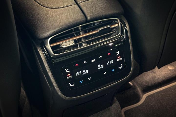 Sort Mercedes EQE350 SUV fra 2024