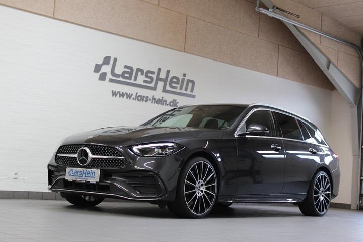 Grå Mercedes C300 e fra 2023