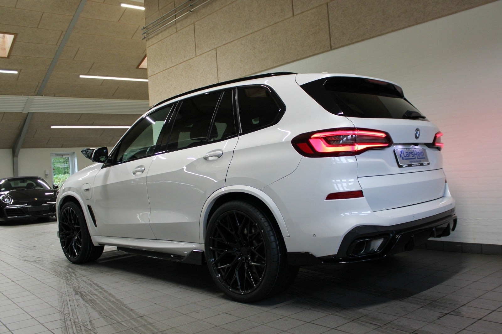 Hvid BMW X5 fra 2023