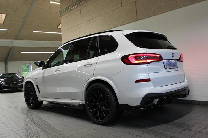 Hvid BMW X5 fra 2023