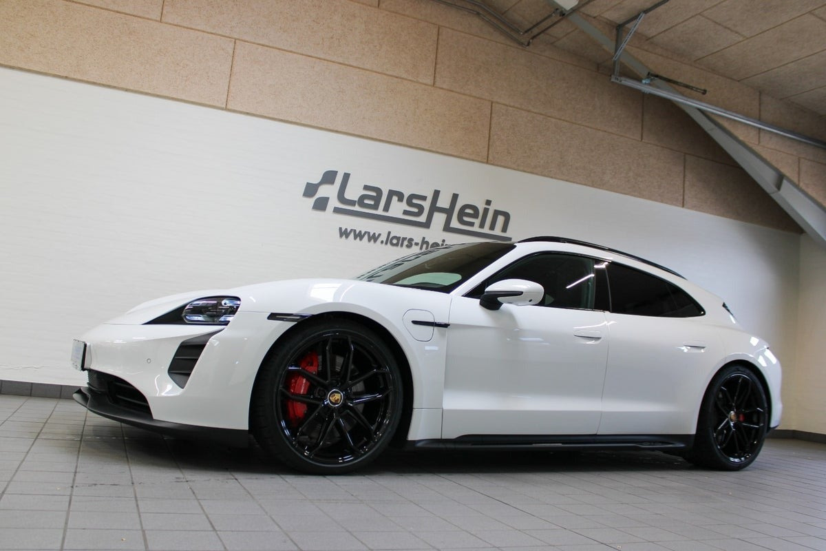 Hvid Porsche Taycan GTS fra 2023