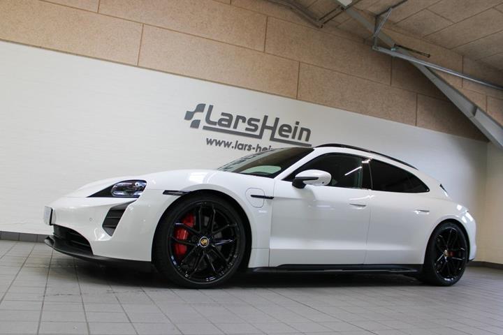 Hvid Porsche Taycan GTS fra 2023
