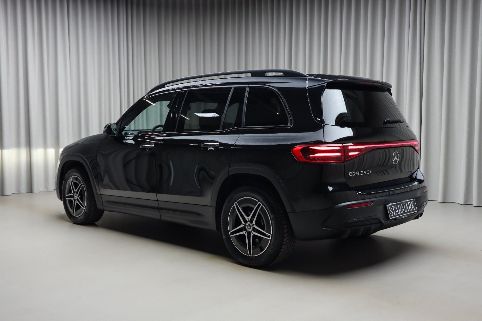 Sort Mercedes EQB250+ fra 2026