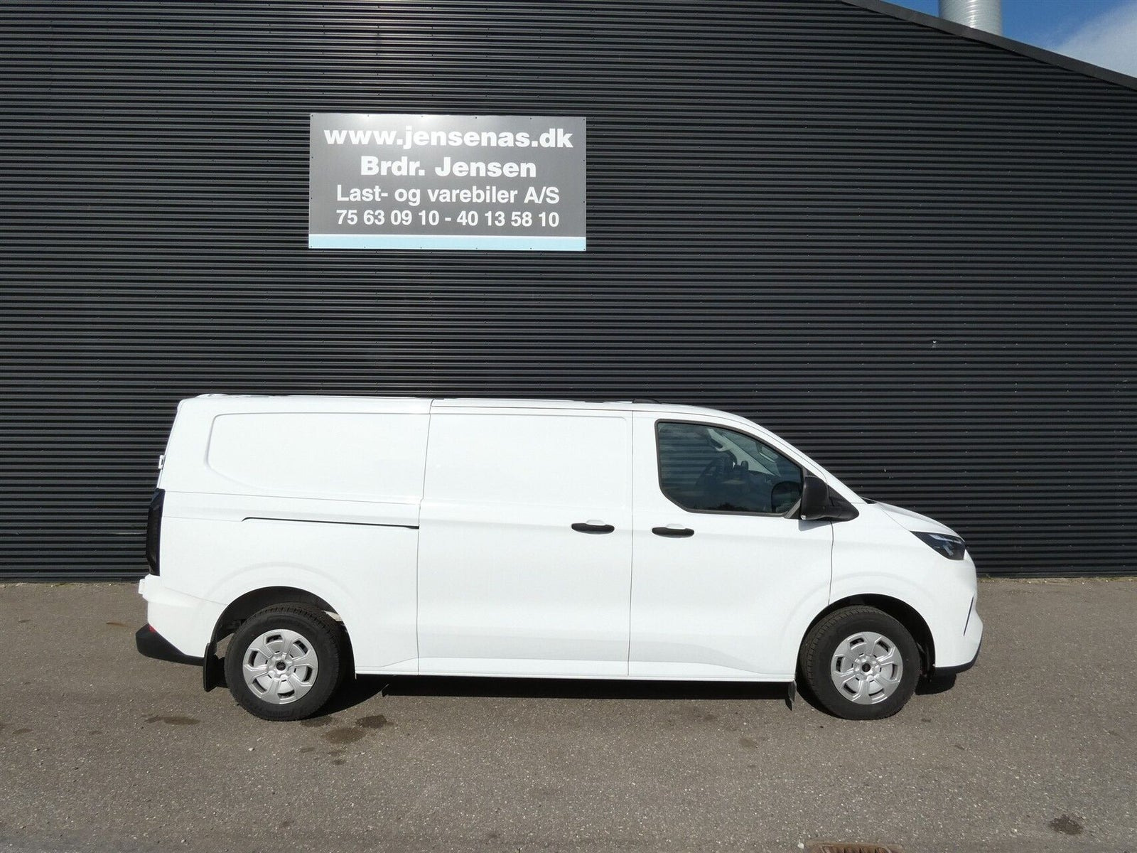 Hvid Ford Transit Custom 320 L2 fra 2026