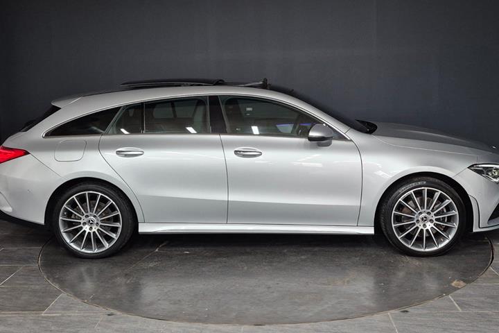 Sølv Mercedes CLA250 e fra 2022