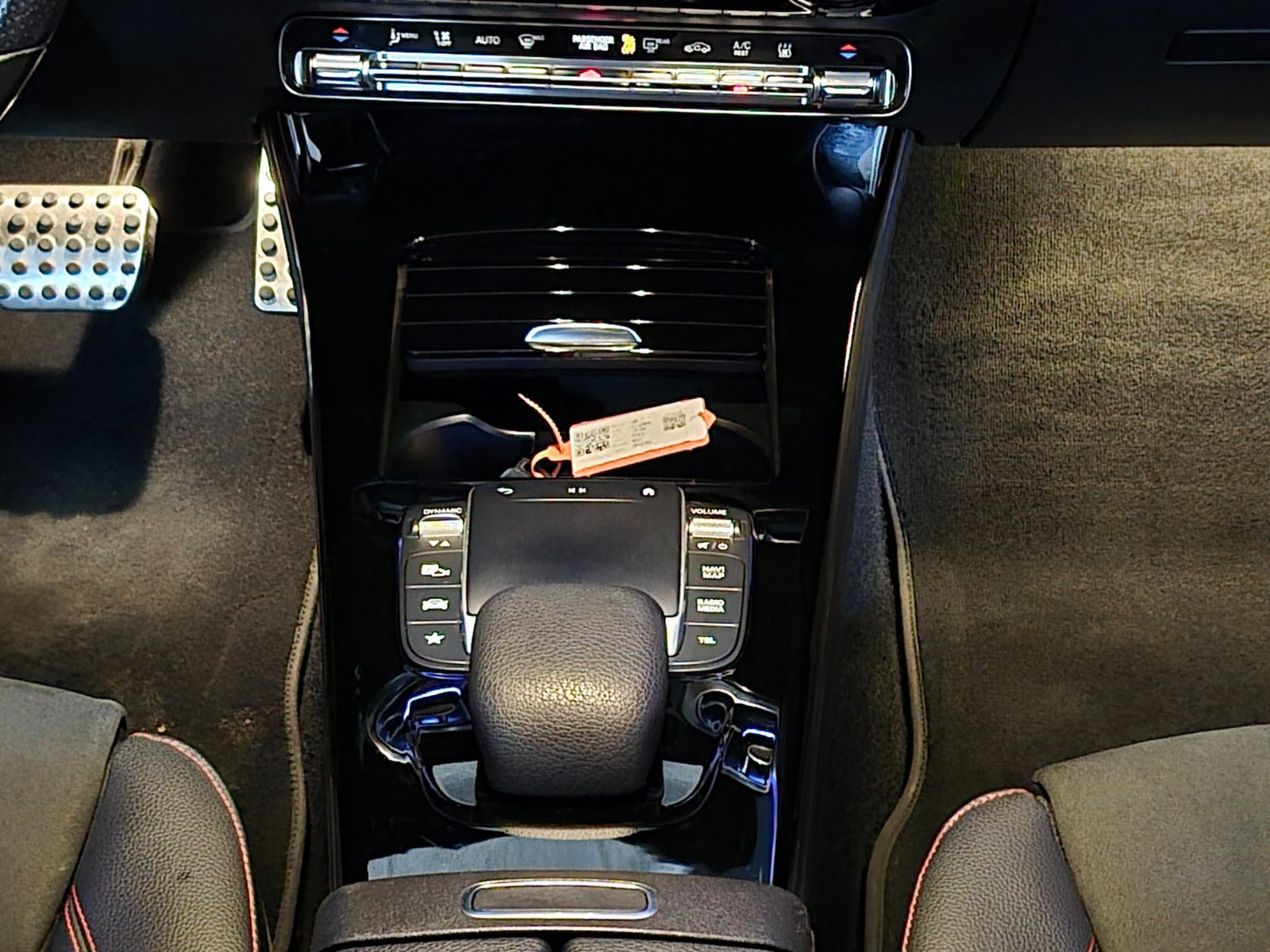 Sølv Mercedes CLA250 e fra 2022
