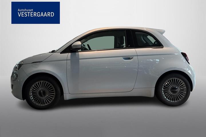 Blå Fiat 500e fra 2022