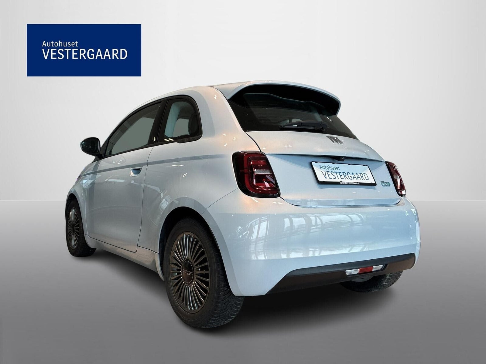 Blå Fiat 500e fra 2022