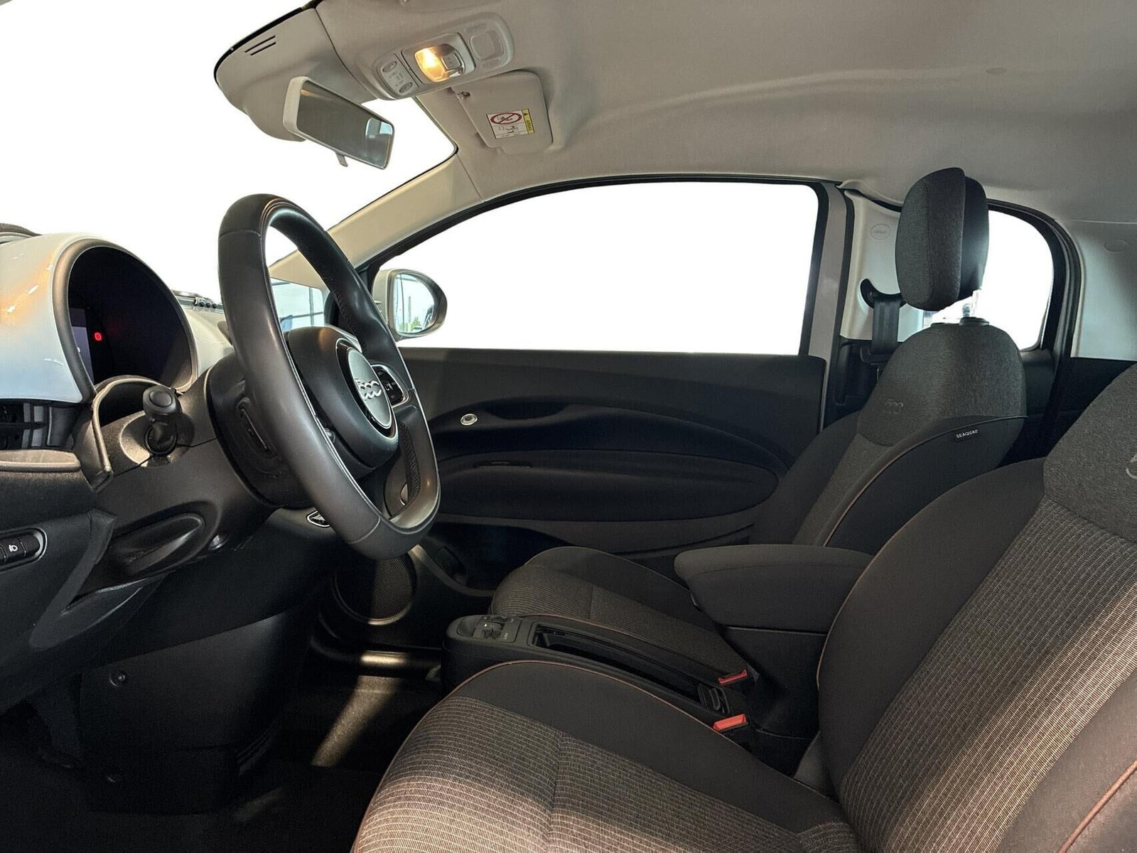 Blå Fiat 500e fra 2022