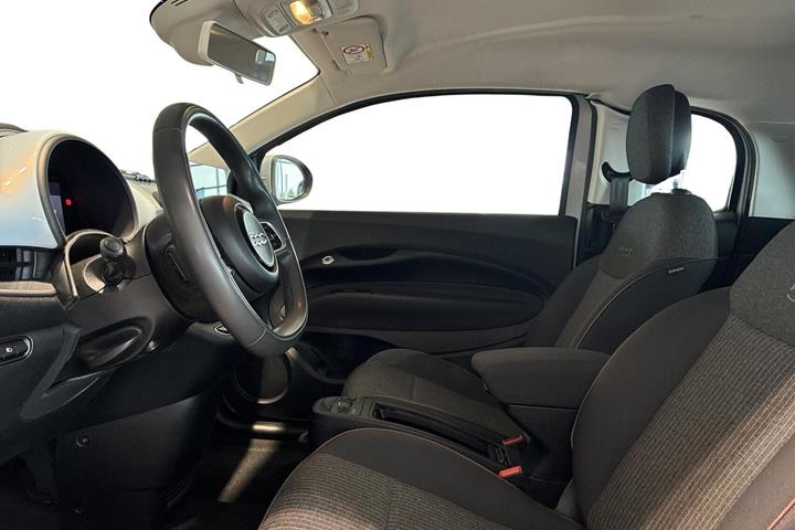 Blå Fiat 500e fra 2022
