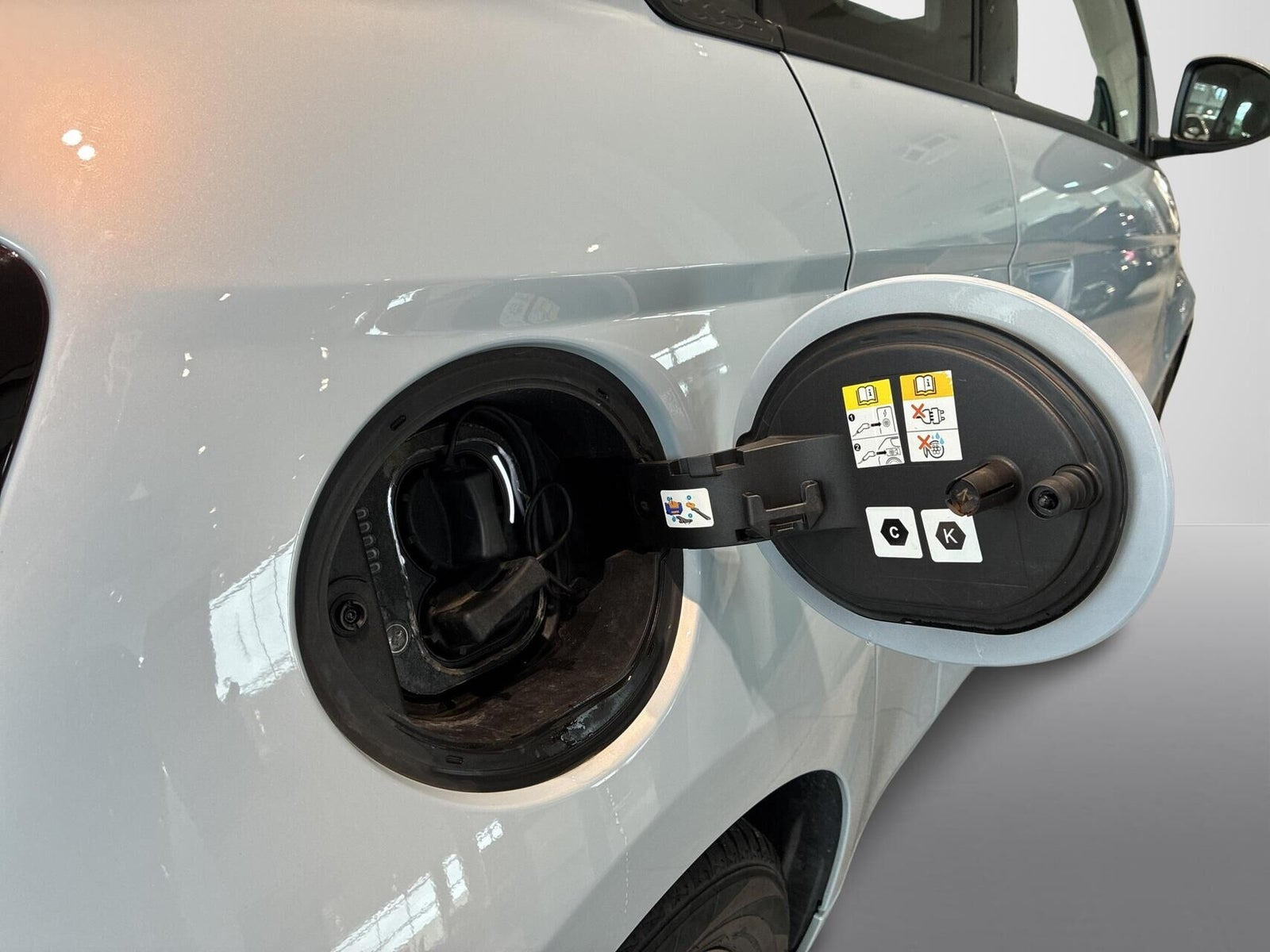 Blå Fiat 500e fra 2022