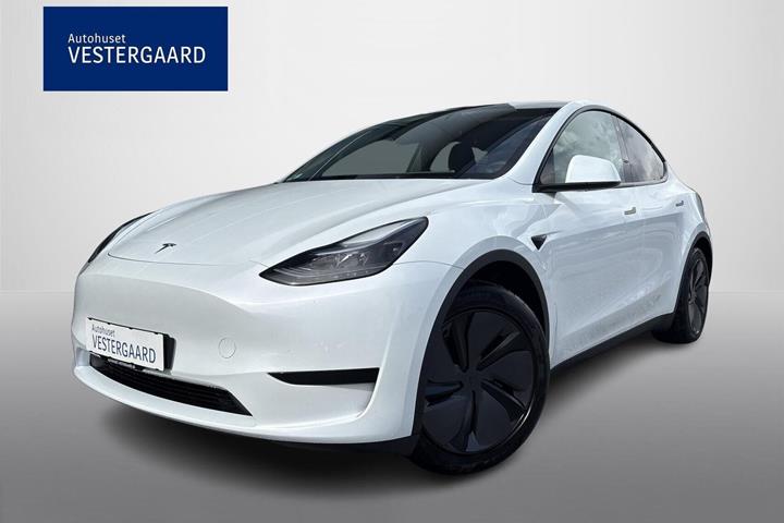 Hvid Tesla Model Y fra 2023