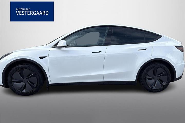 Hvid Tesla Model Y fra 2023