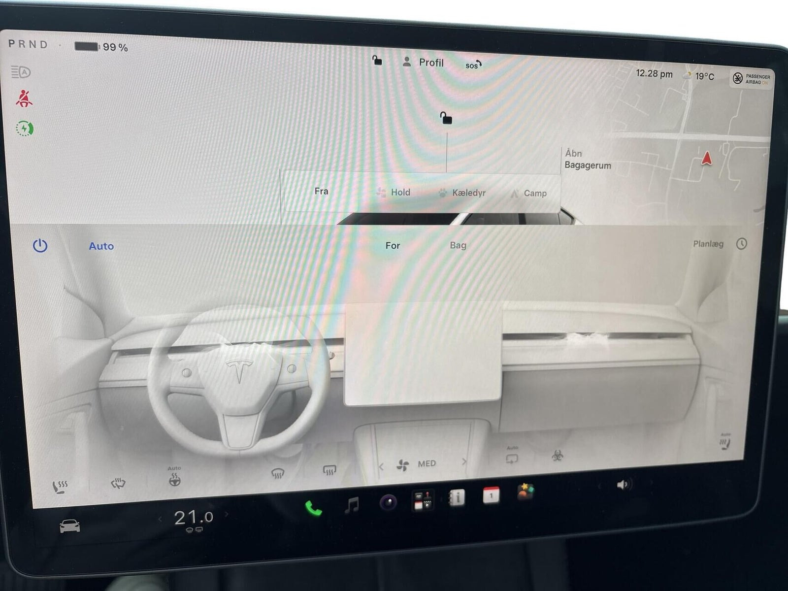 Hvid Tesla Model Y fra 2023