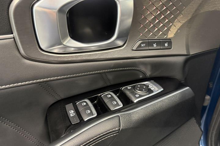 Blå Kia Sorento fra 2021