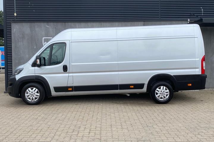 Sølv Peugeot Boxer fra 2019