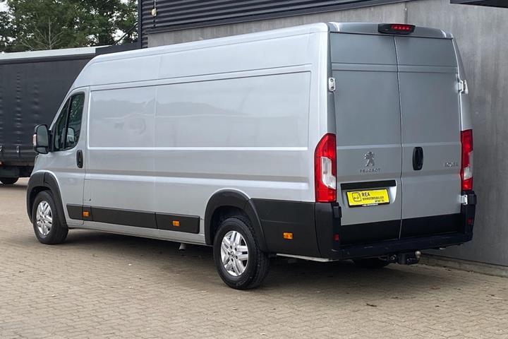 Sølv Peugeot Boxer fra 2019