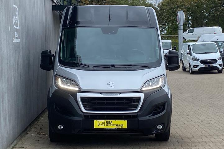 Sølv Peugeot Boxer fra 2019