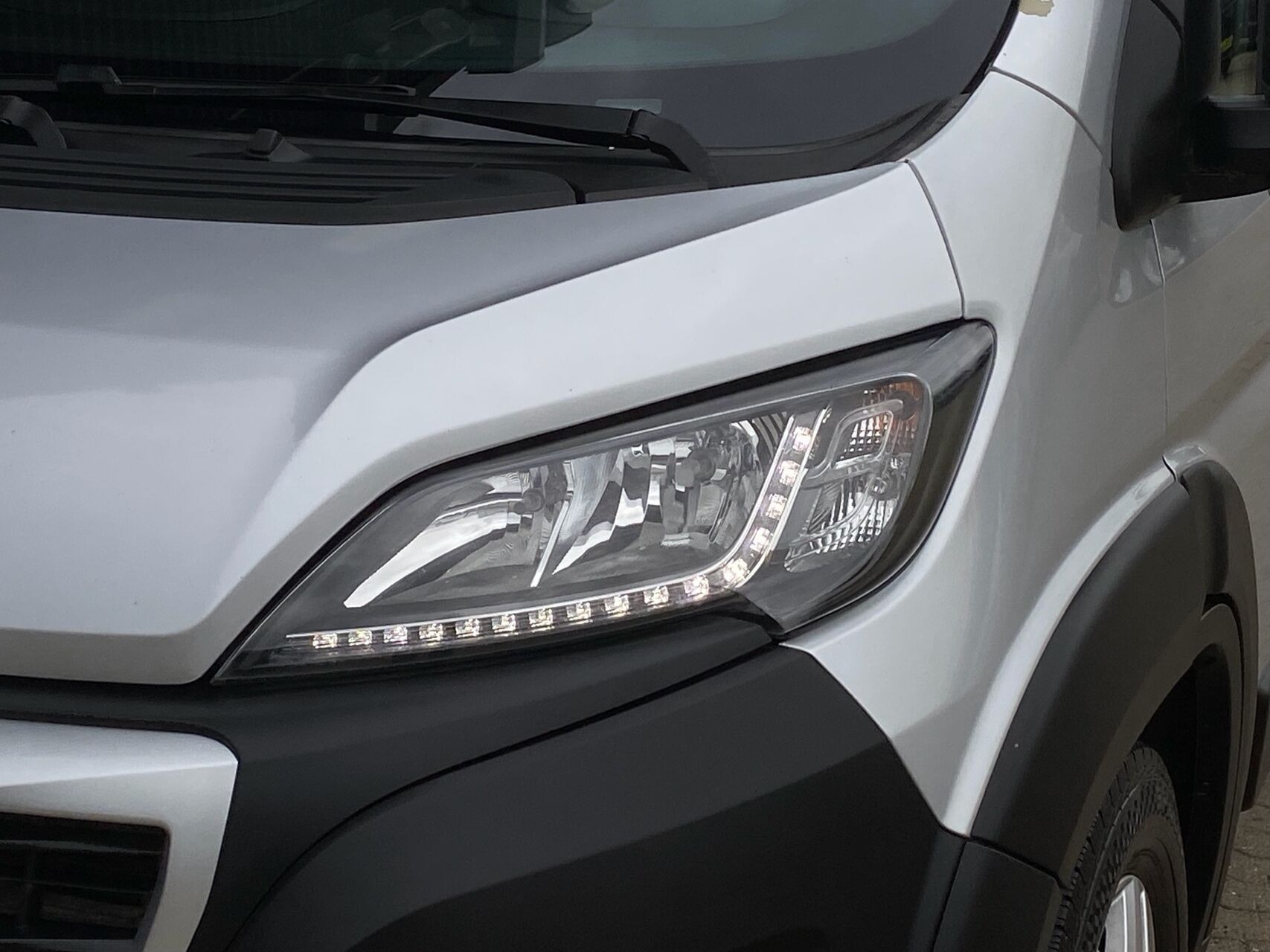 Sølv Peugeot Boxer fra 2019