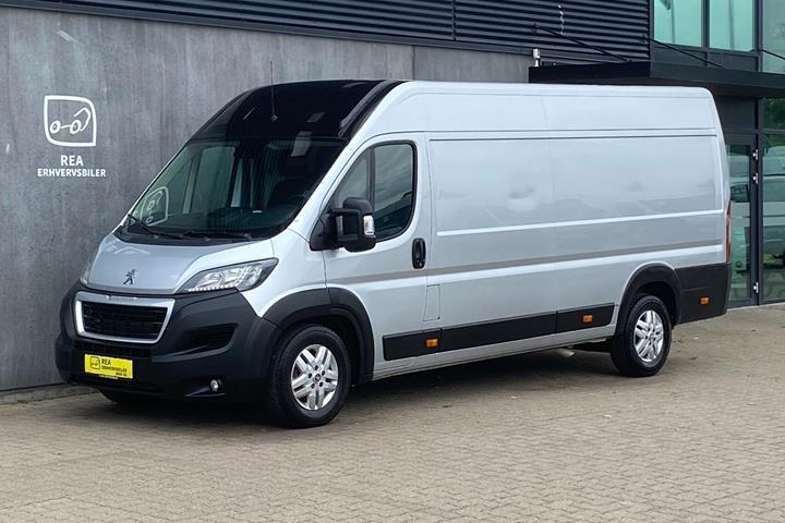 Sølv Peugeot Boxer fra 2019