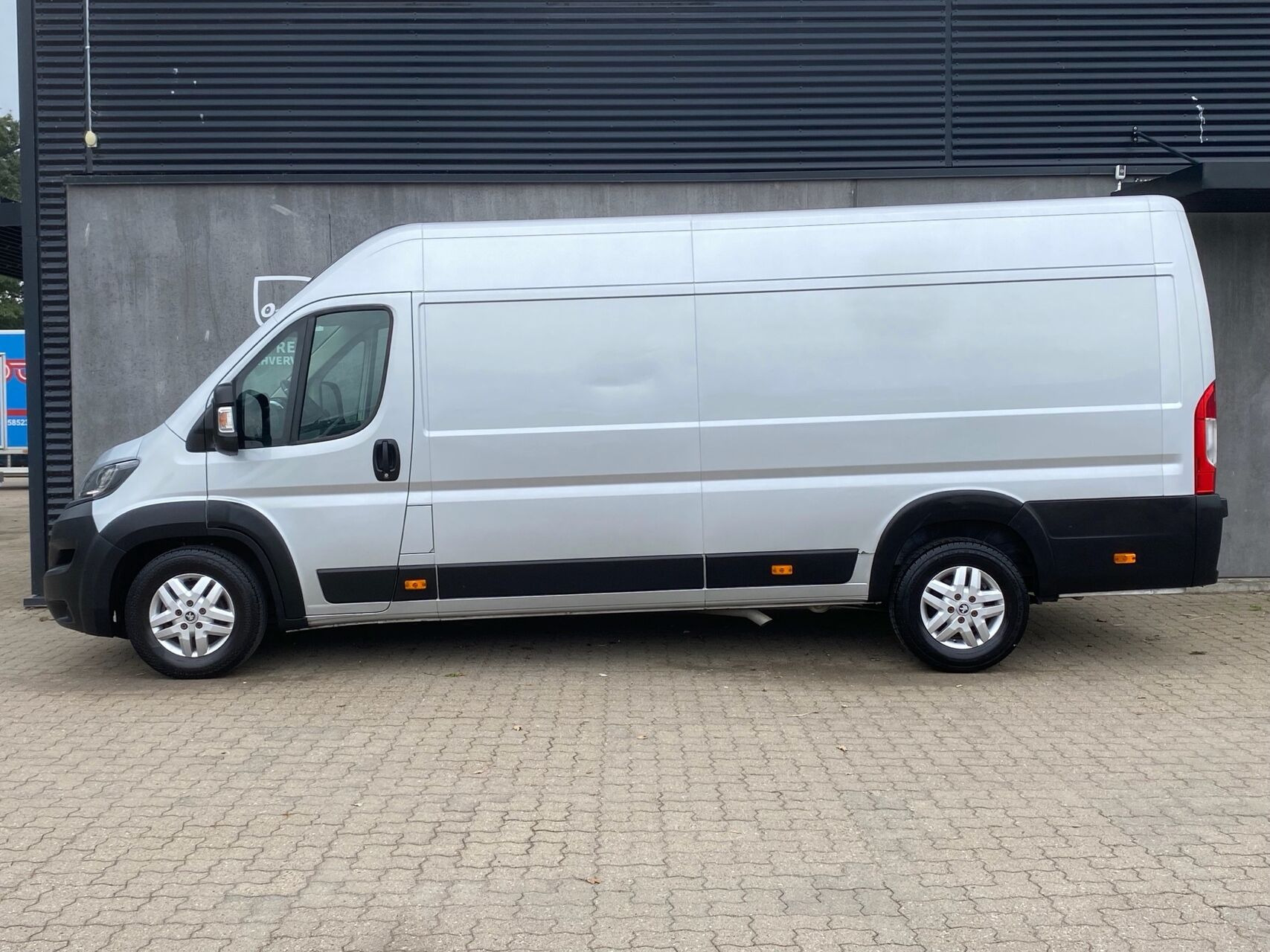 Sølv Peugeot Boxer fra 2019