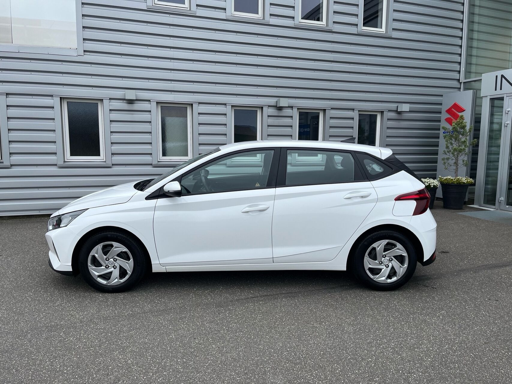 Hvid Hyundai i20 fra 2021