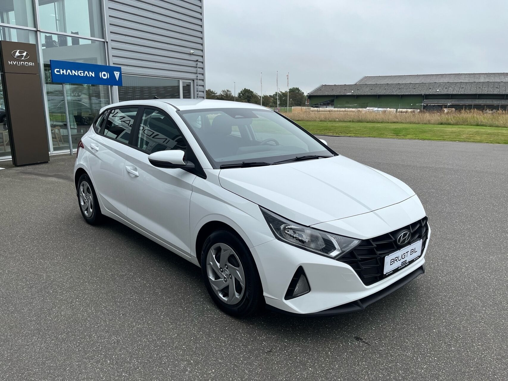 Hvid Hyundai i20 fra 2021
