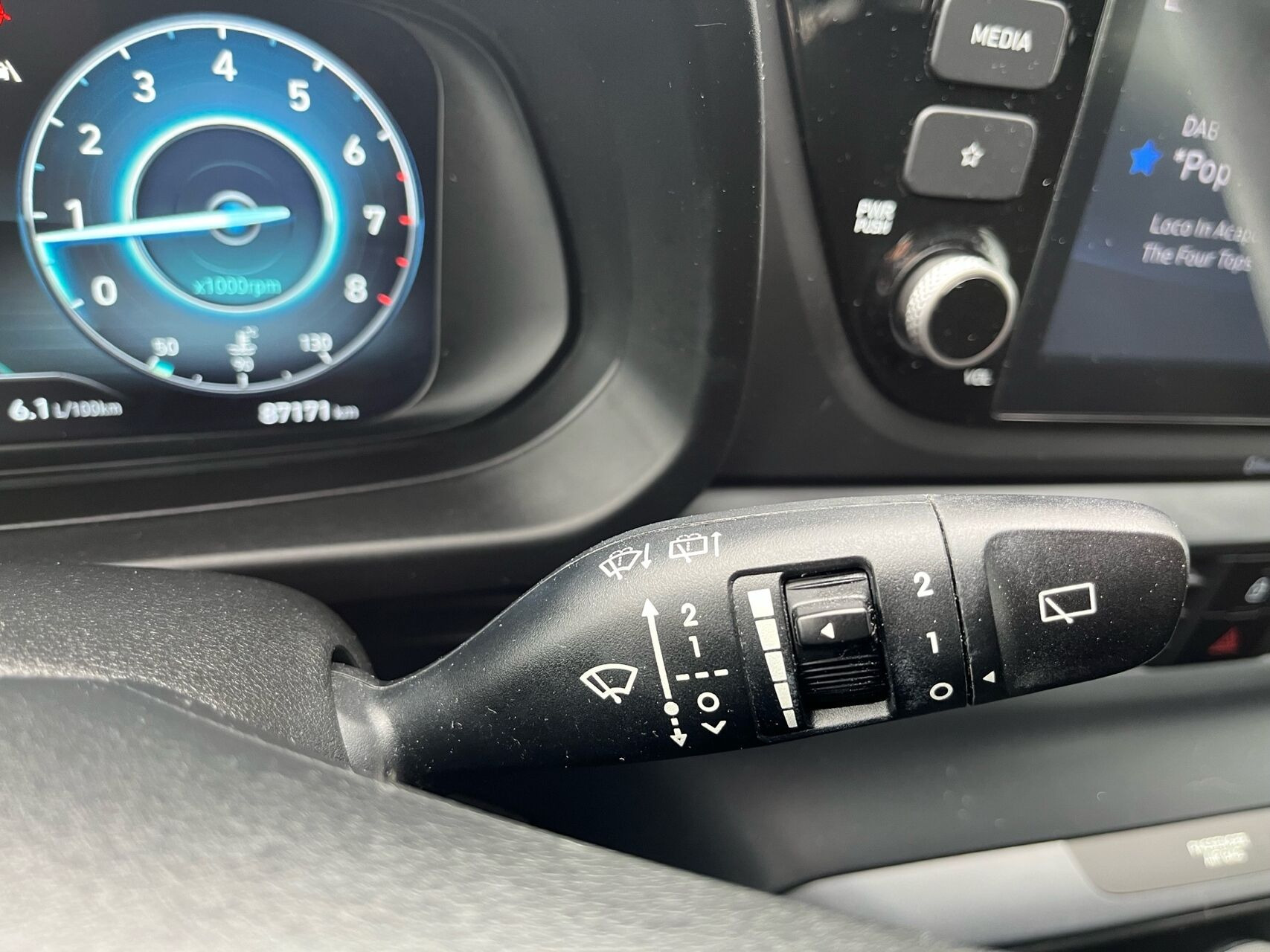 Hvid Hyundai i20 fra 2021