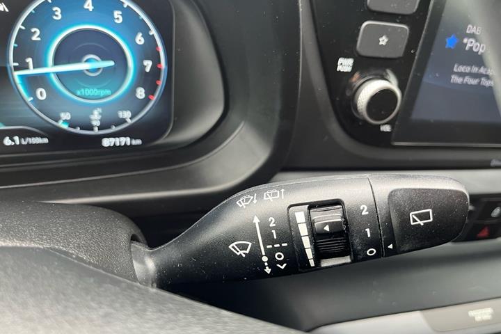 Hvid Hyundai i20 fra 2021