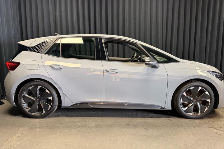 Grå Cupra Born fra 2024