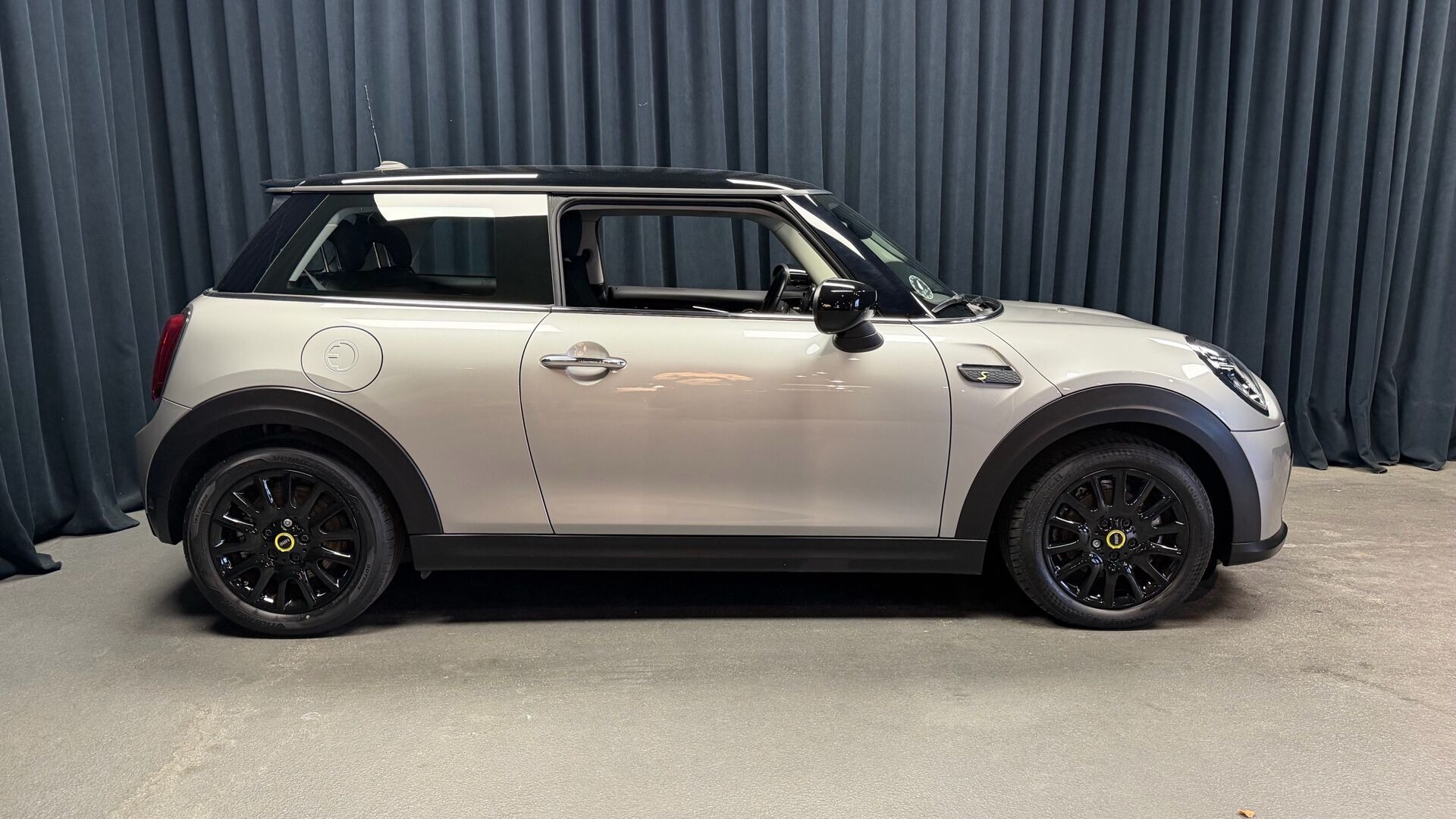 Sølv Mini Cooper fra 2023