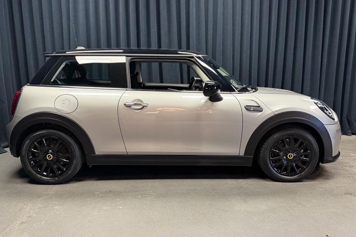 Sølv Mini Cooper fra 2023