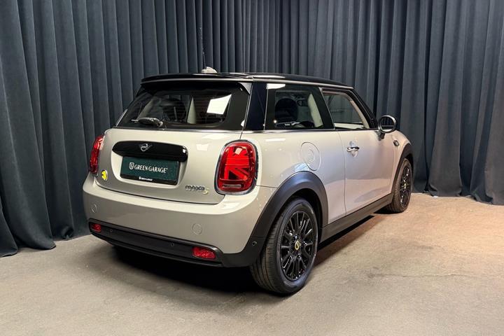 Sølv Mini Cooper fra 2023