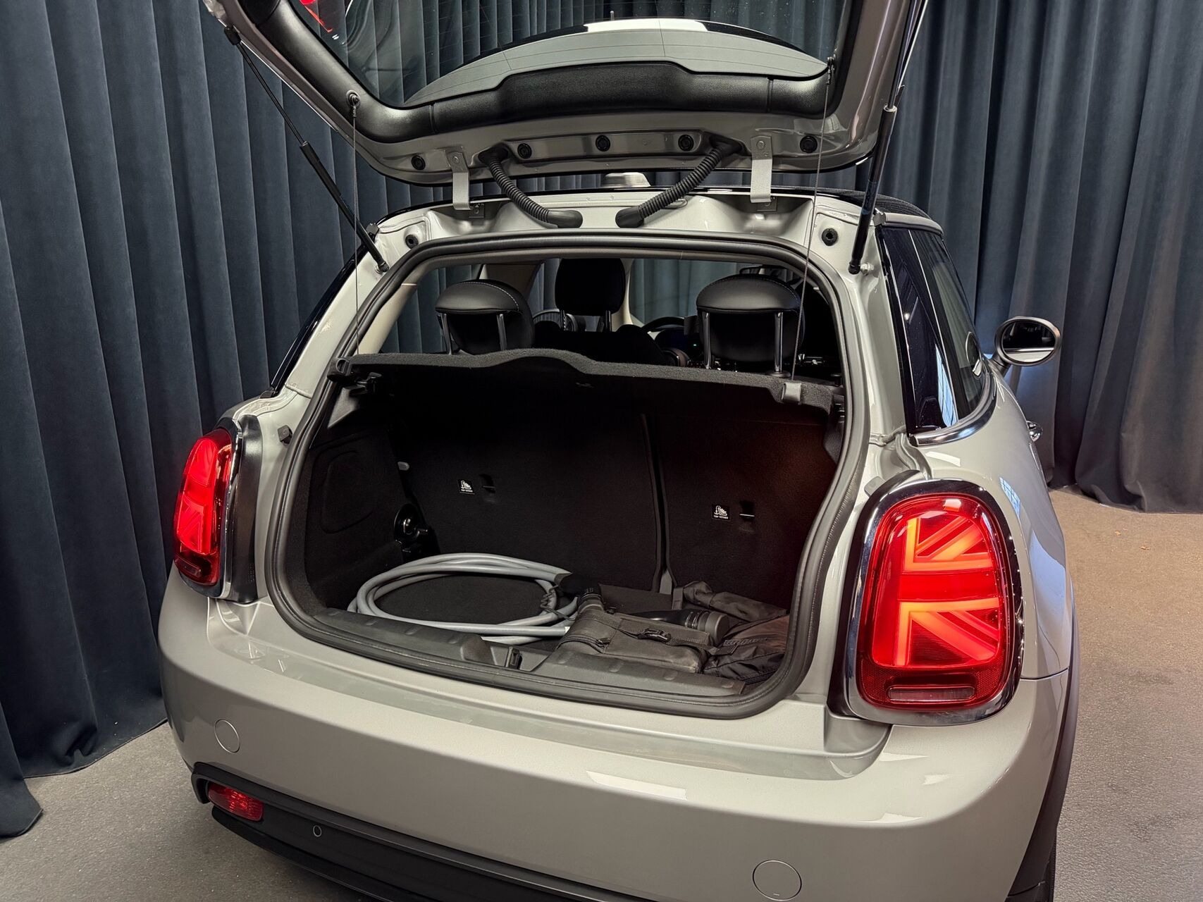 Sølv Mini Cooper fra 2023