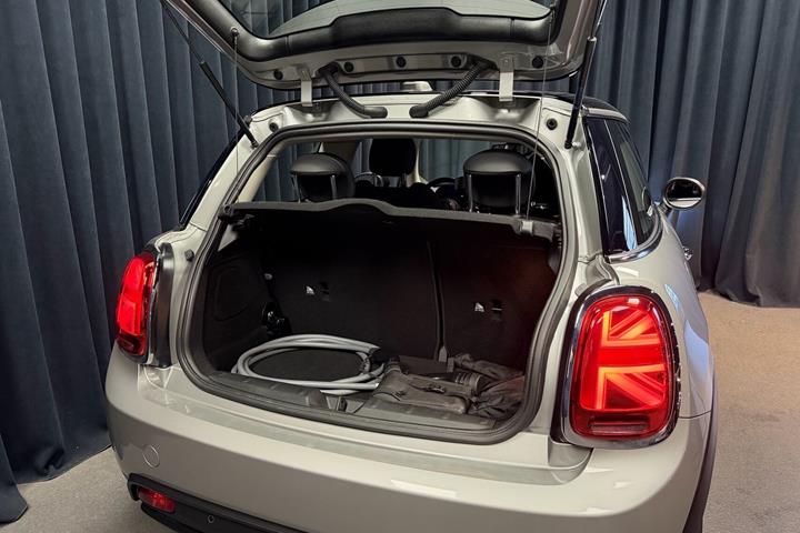 Sølv Mini Cooper fra 2023