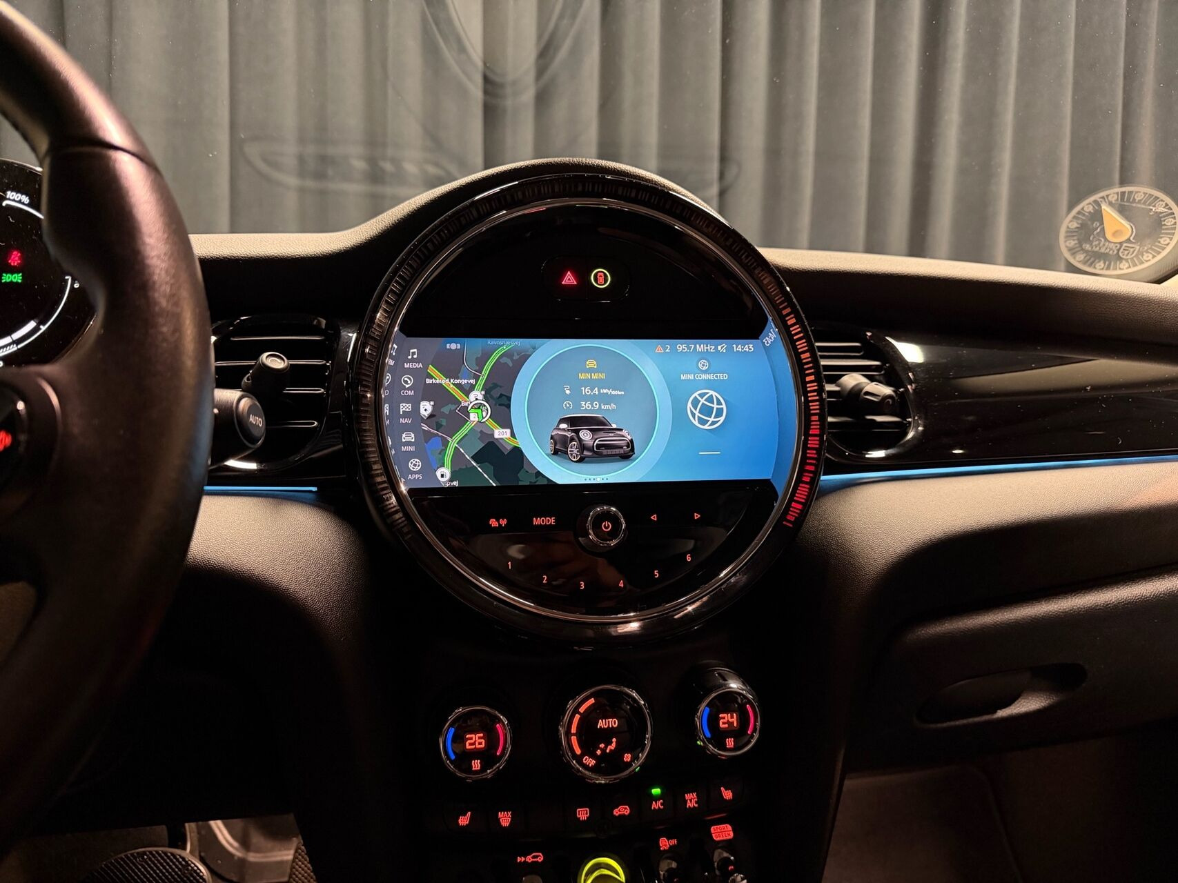 Sølv Mini Cooper fra 2023