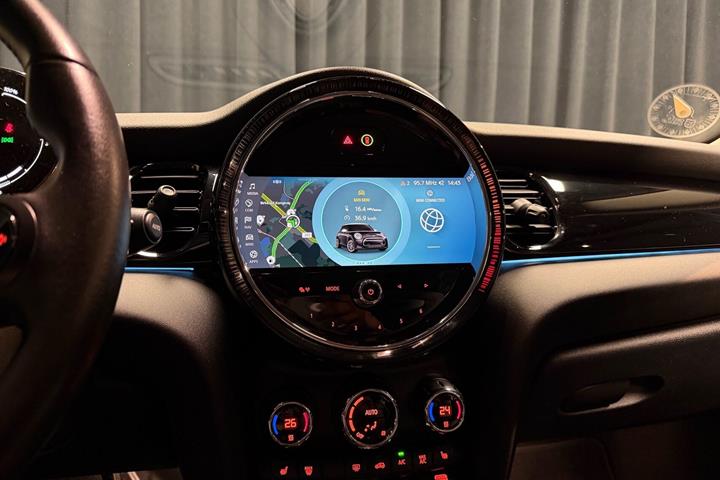 Sølv Mini Cooper fra 2023
