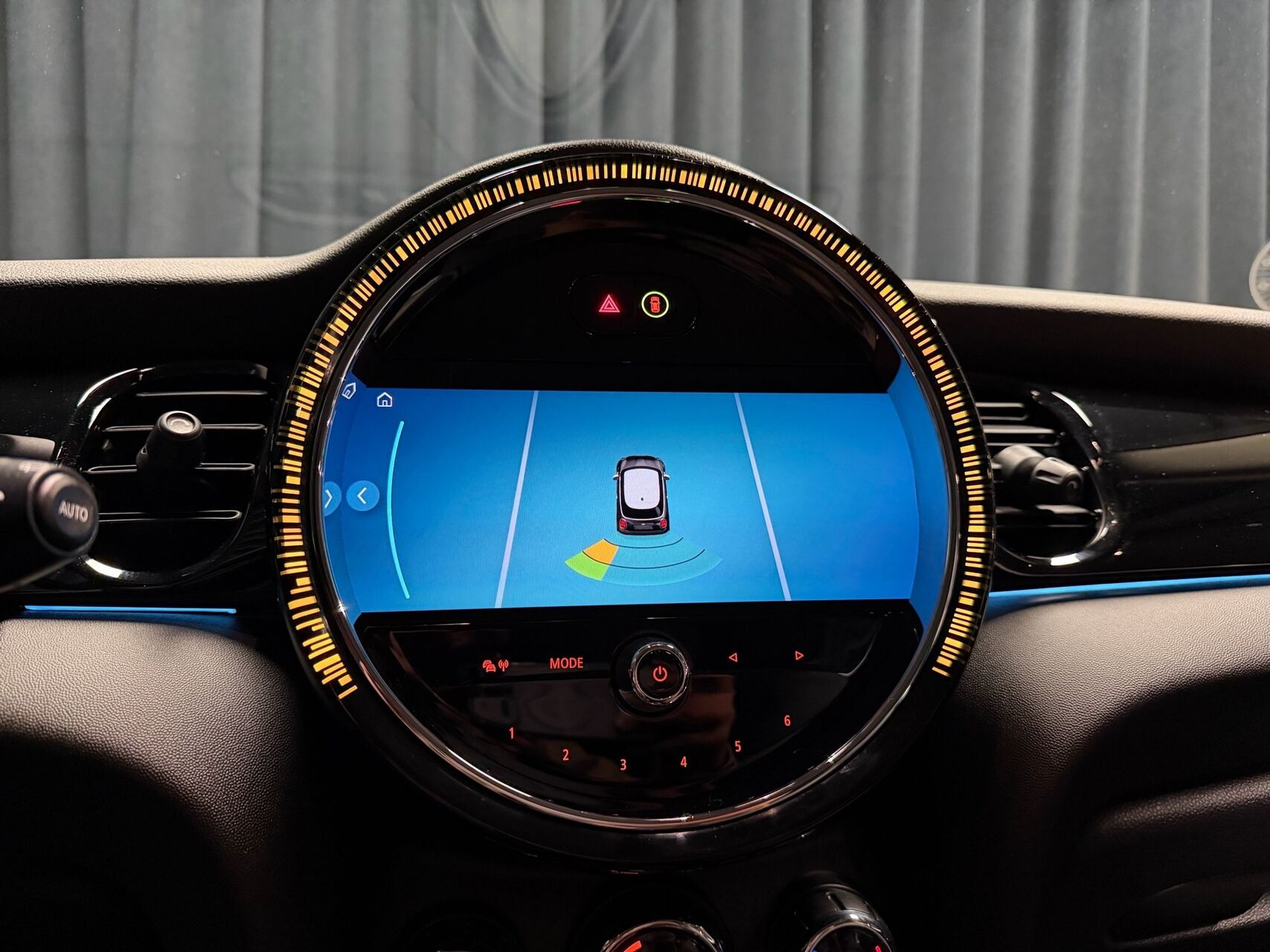 Sølv Mini Cooper fra 2023