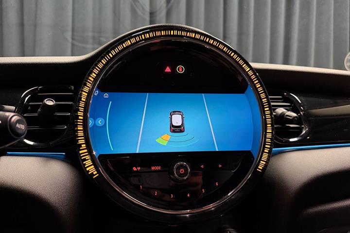 Sølv Mini Cooper fra 2023
