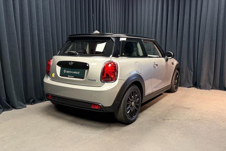 Sølv Mini Cooper fra 2023