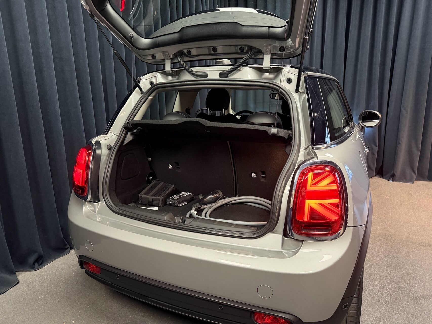 Sølv Mini Cooper fra 2023