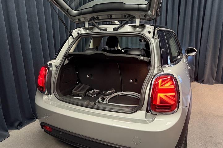 Sølv Mini Cooper fra 2023