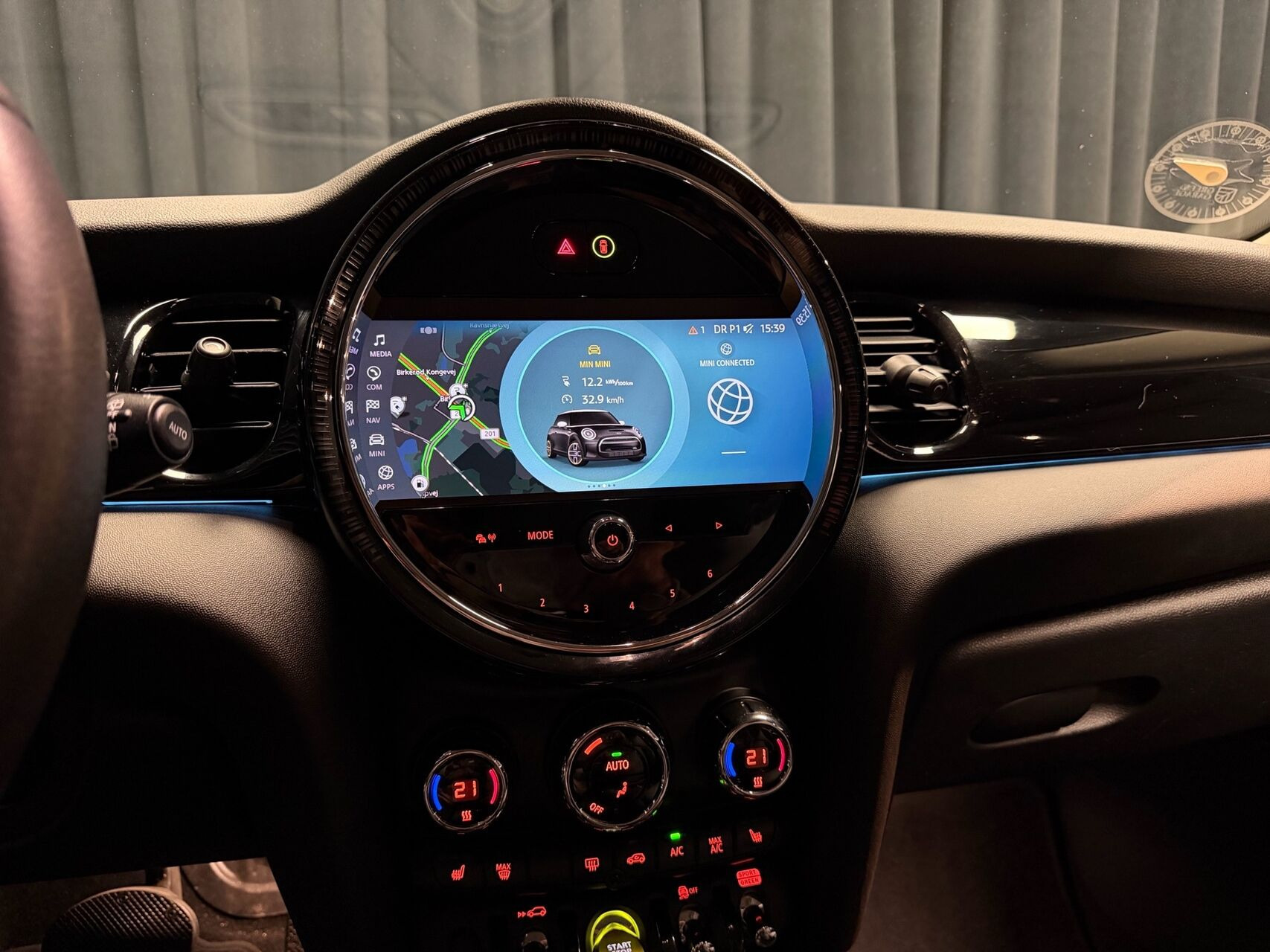 Sølv Mini Cooper fra 2023