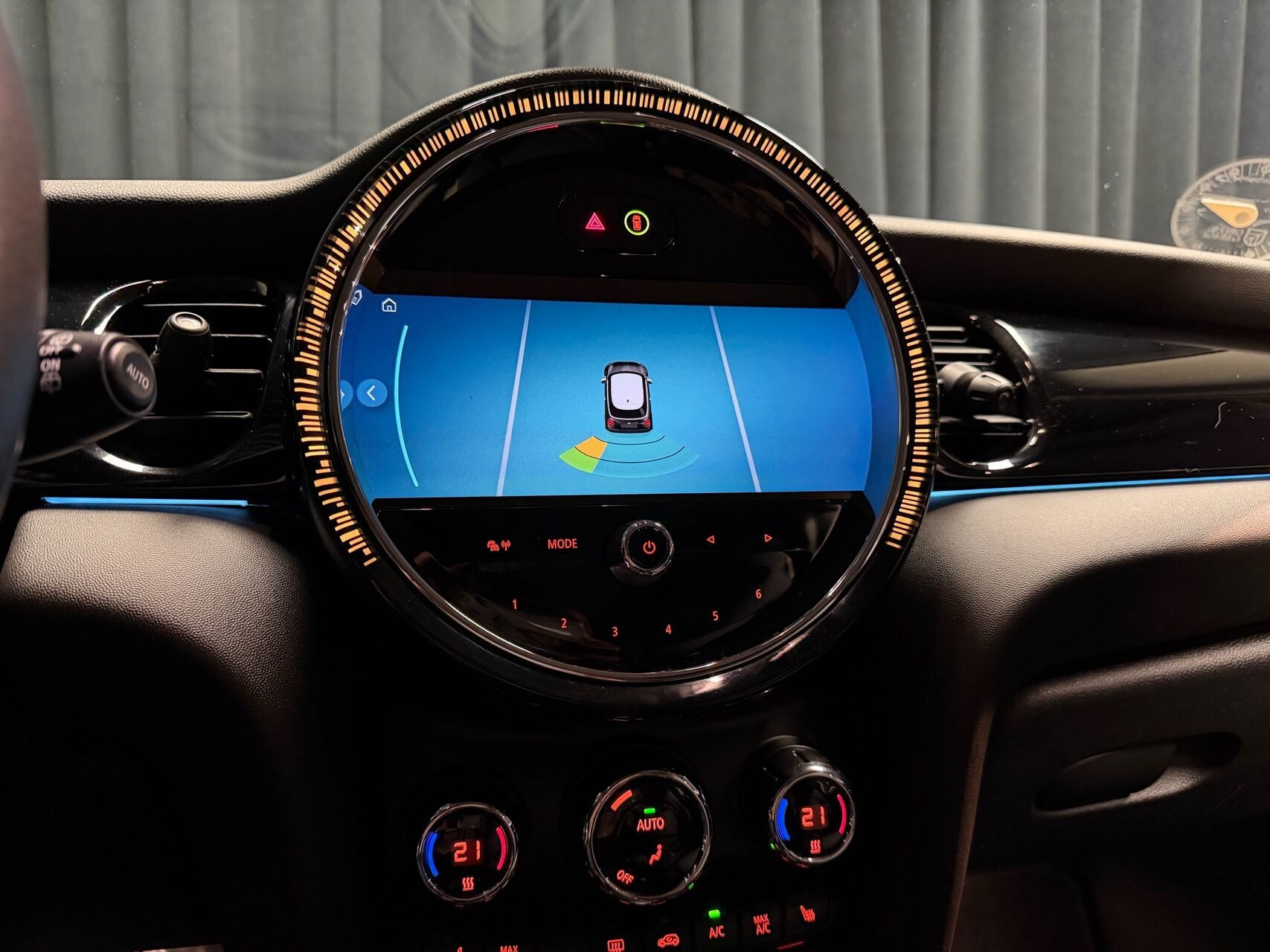 Sølv Mini Cooper fra 2023