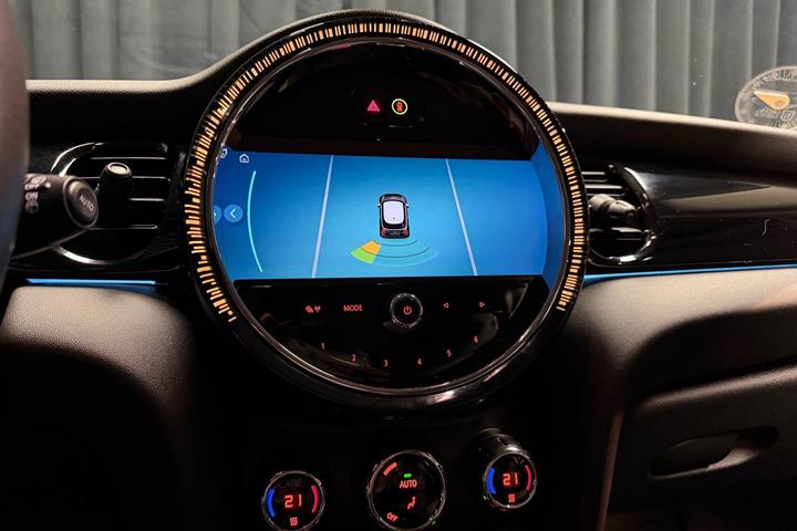 Sølv Mini Cooper fra 2023