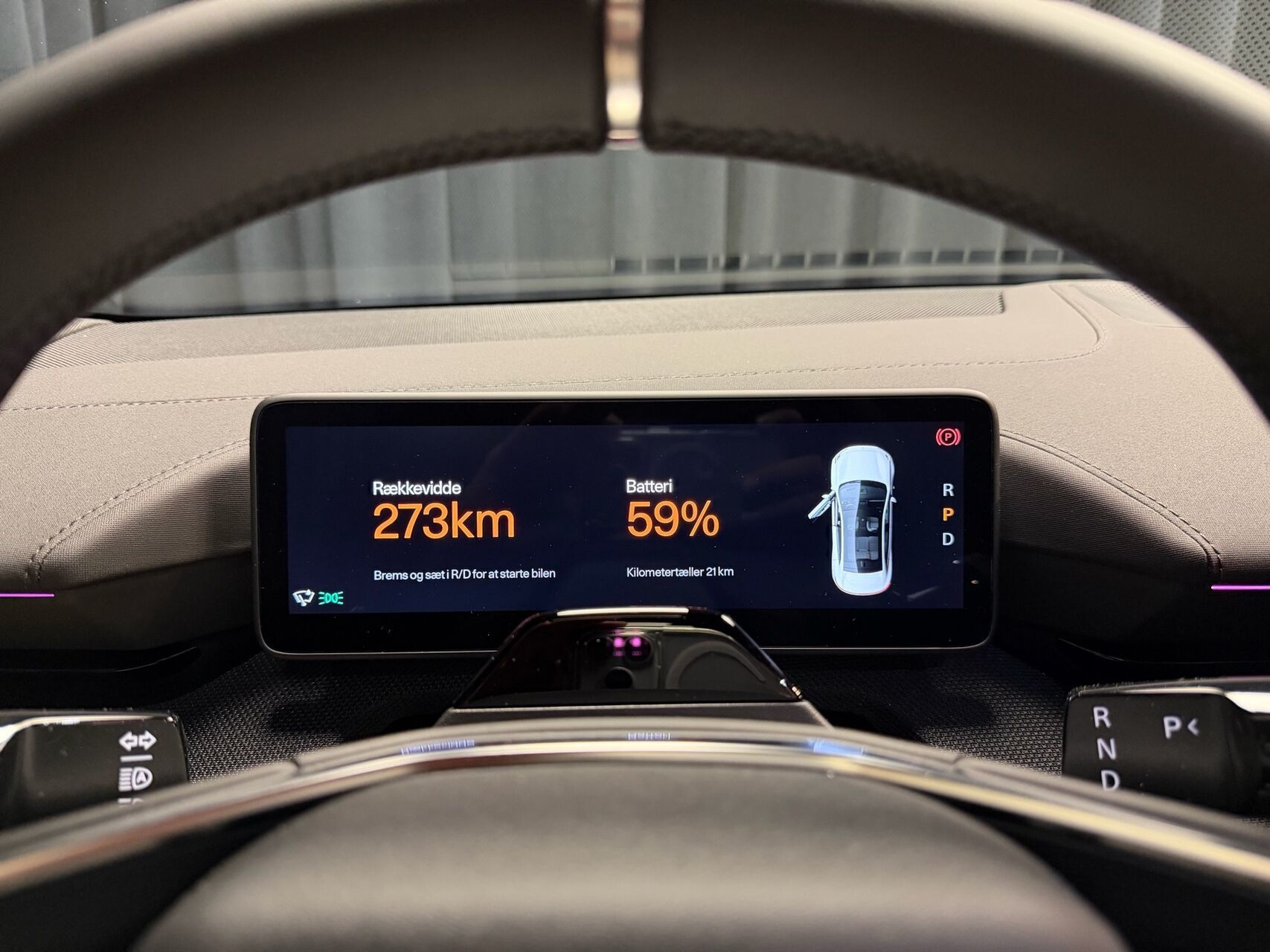 Sort Polestar 4 fra 2026