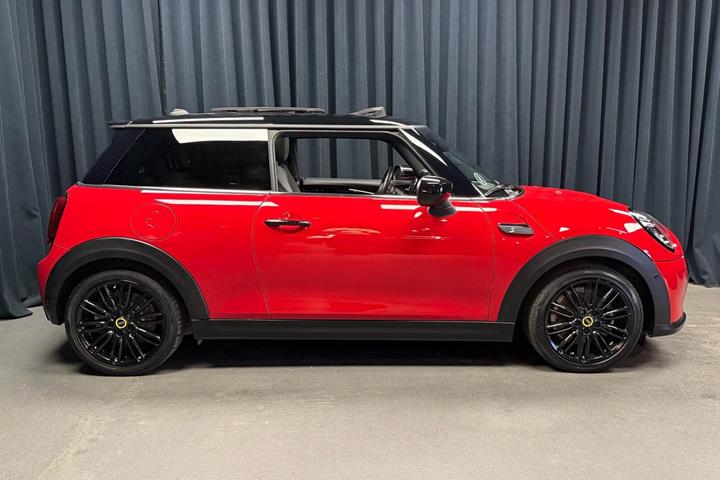 Rød Mini Cooper fra 2023